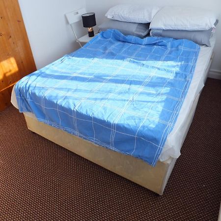Many Worlds Meet - Eurostar, Wimbledon 30 Mins, Central London, Gatwick 15 Mins - Spacious, Sleeps Up To 16 Plus Cot - Free Wifi, Parking - Next To Lloyd Park, Great For Families, Walkers, Relocators - Ideal For Contractors Кройдон Экстерьер фото