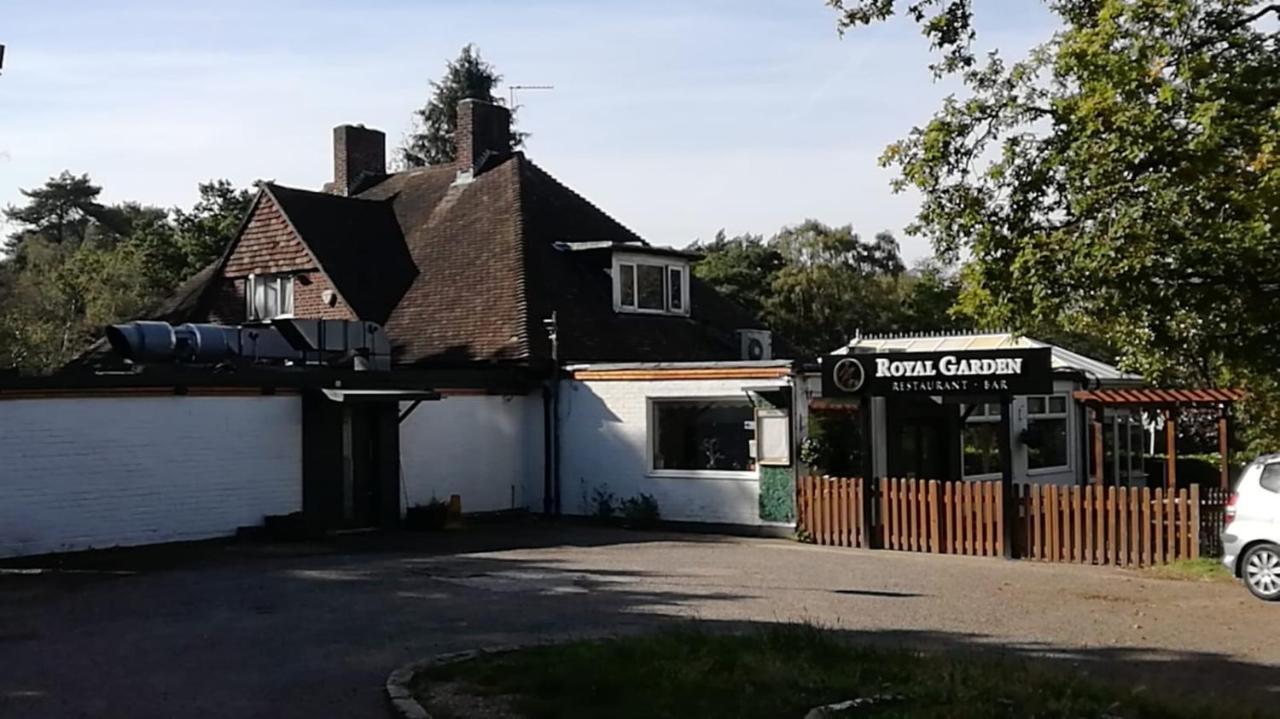 Many Worlds Meet - Eurostar, Wimbledon 30 Mins, Central London, Gatwick 15 Mins - Spacious, Sleeps Up To 16 Plus Cot - Free Wifi, Parking - Next To Lloyd Park, Great For Families, Walkers, Relocators - Ideal For Contractors Кройдон Экстерьер фото