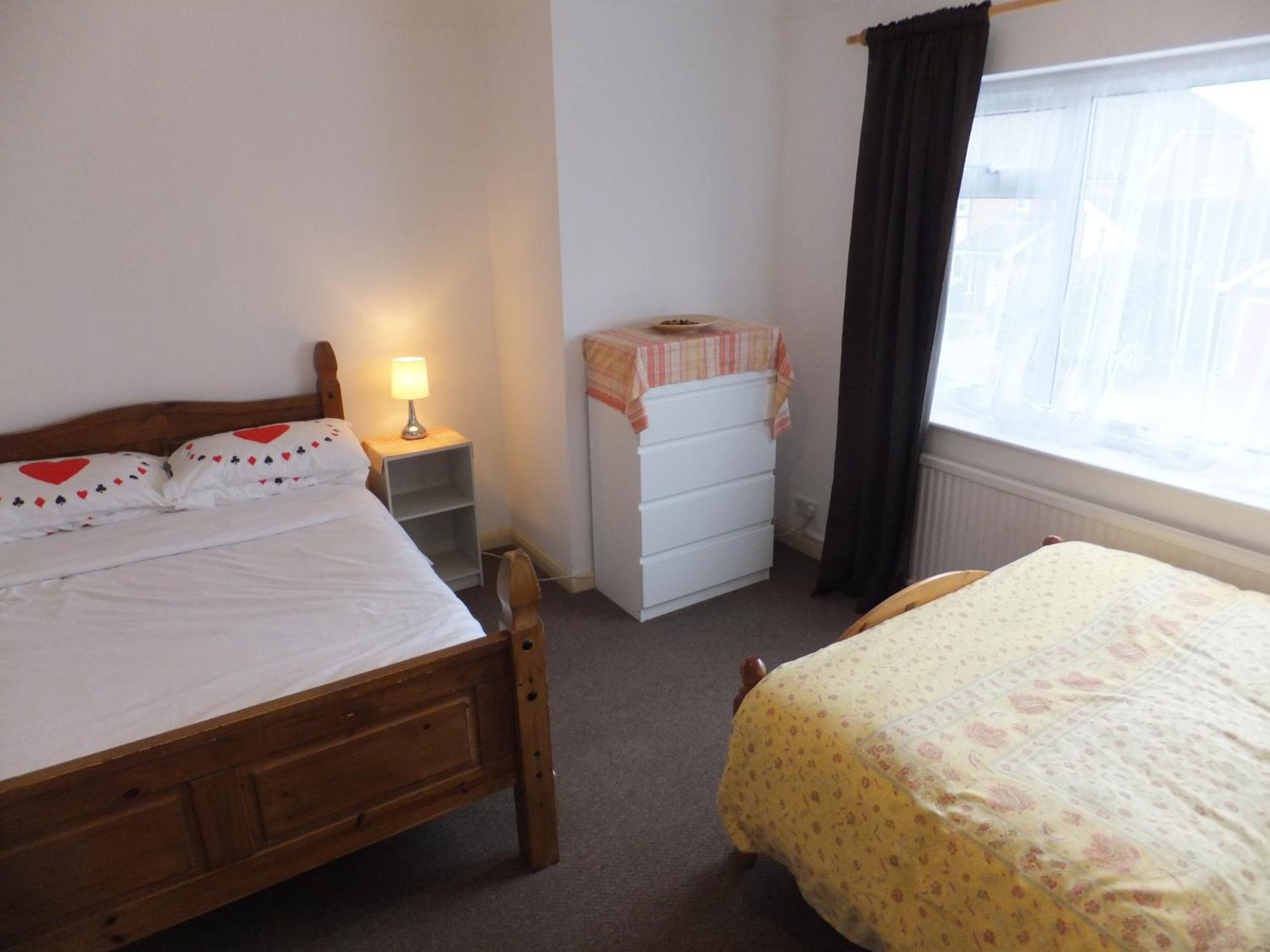 Many Worlds Meet - Eurostar, Wimbledon 30 Mins, Central London, Gatwick 15 Mins - Spacious, Sleeps Up To 16 Plus Cot - Free Wifi, Parking - Next To Lloyd Park, Great For Families, Walkers, Relocators - Ideal For Contractors Кройдон Экстерьер фото