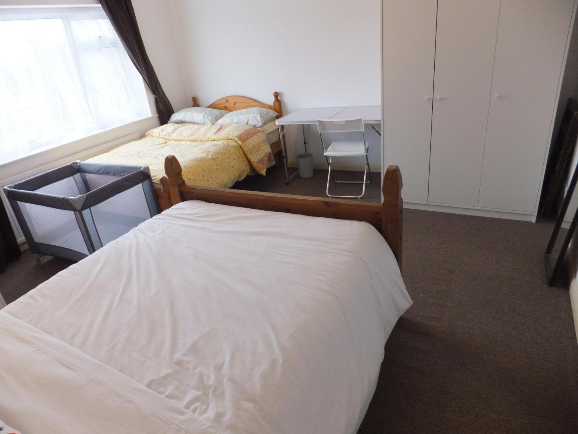 Many Worlds Meet - Eurostar, Wimbledon 30 Mins, Central London, Gatwick 15 Mins - Spacious, Sleeps Up To 16 Plus Cot - Free Wifi, Parking - Next To Lloyd Park, Great For Families, Walkers, Relocators - Ideal For Contractors Кройдон Экстерьер фото