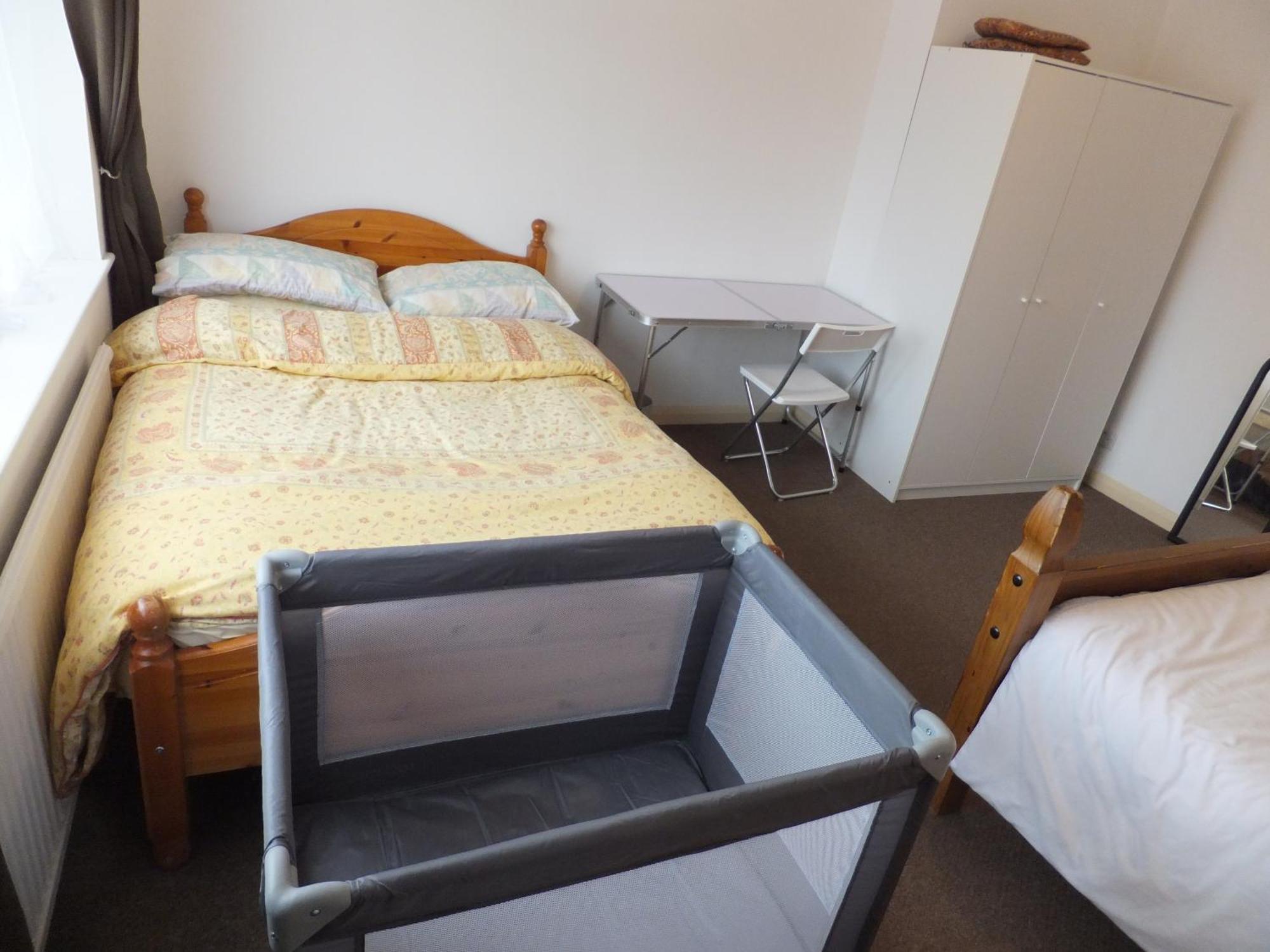Many Worlds Meet - Eurostar, Wimbledon 30 Mins, Central London, Gatwick 15 Mins - Spacious, Sleeps Up To 16 Plus Cot - Free Wifi, Parking - Next To Lloyd Park, Great For Families, Walkers, Relocators - Ideal For Contractors Кройдон Экстерьер фото
