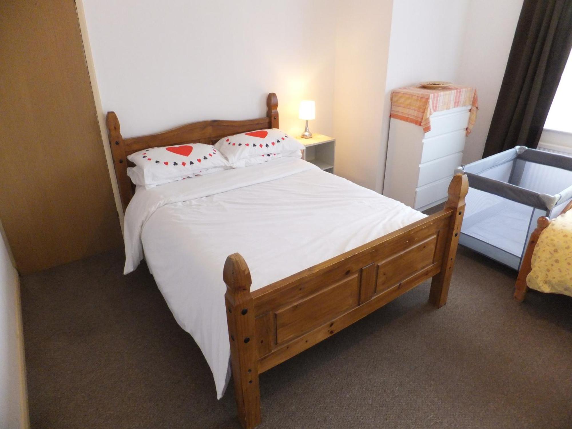 Many Worlds Meet - Eurostar, Wimbledon 30 Mins, Central London, Gatwick 15 Mins - Spacious, Sleeps Up To 16 Plus Cot - Free Wifi, Parking - Next To Lloyd Park, Great For Families, Walkers, Relocators - Ideal For Contractors Кройдон Экстерьер фото