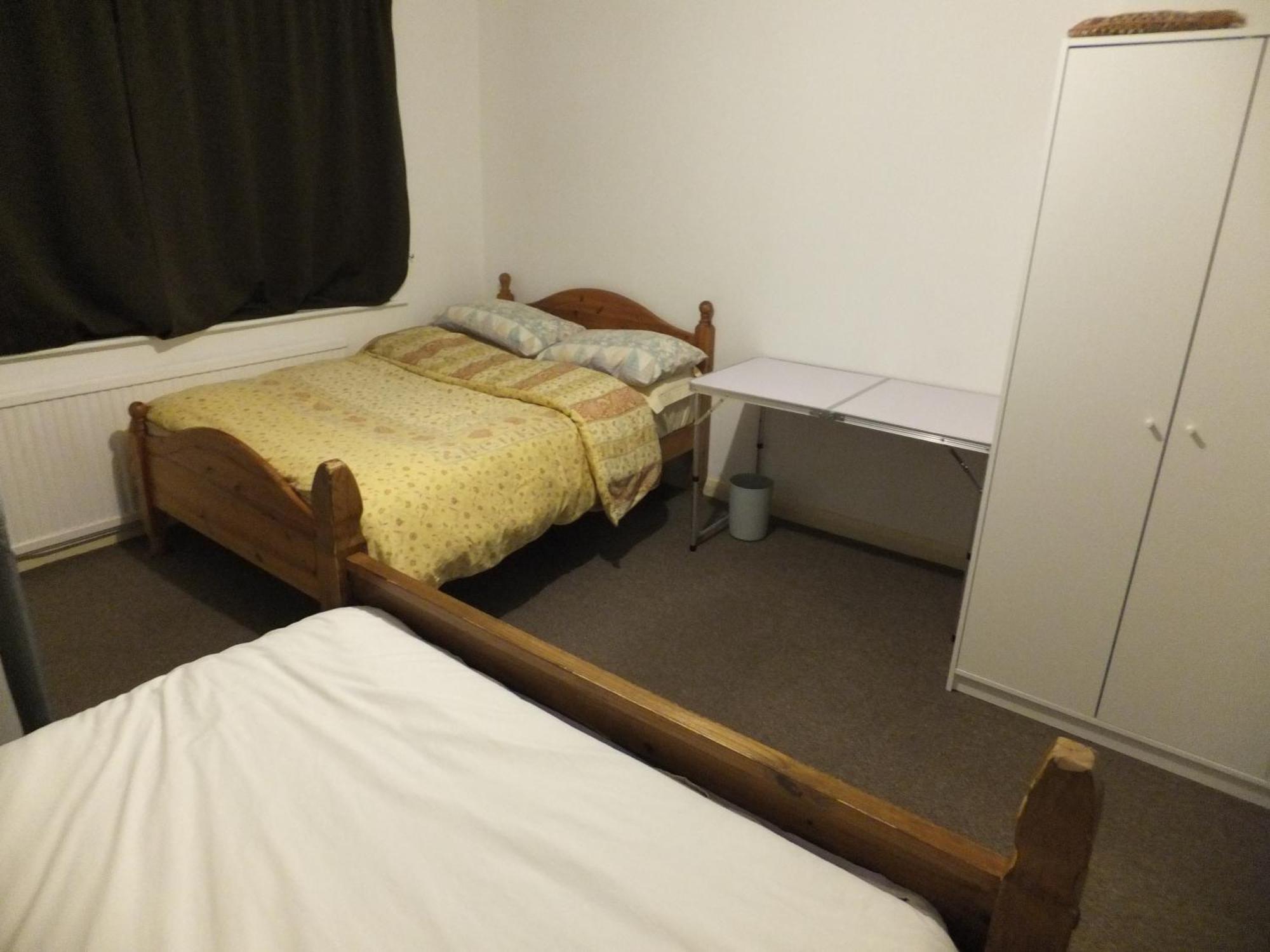 Many Worlds Meet - Eurostar, Wimbledon 30 Mins, Central London, Gatwick 15 Mins - Spacious, Sleeps Up To 16 Plus Cot - Free Wifi, Parking - Next To Lloyd Park, Great For Families, Walkers, Relocators - Ideal For Contractors Кройдон Экстерьер фото
