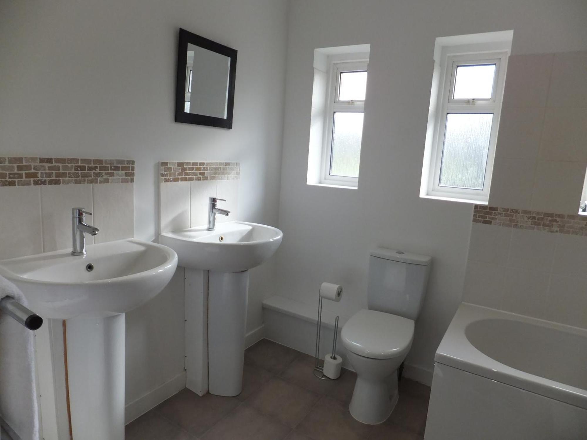 Many Worlds Meet - Eurostar, Wimbledon 30 Mins, Central London, Gatwick 15 Mins - Spacious, Sleeps Up To 16 Plus Cot - Free Wifi, Parking - Next To Lloyd Park, Great For Families, Walkers, Relocators - Ideal For Contractors Кройдон Экстерьер фото