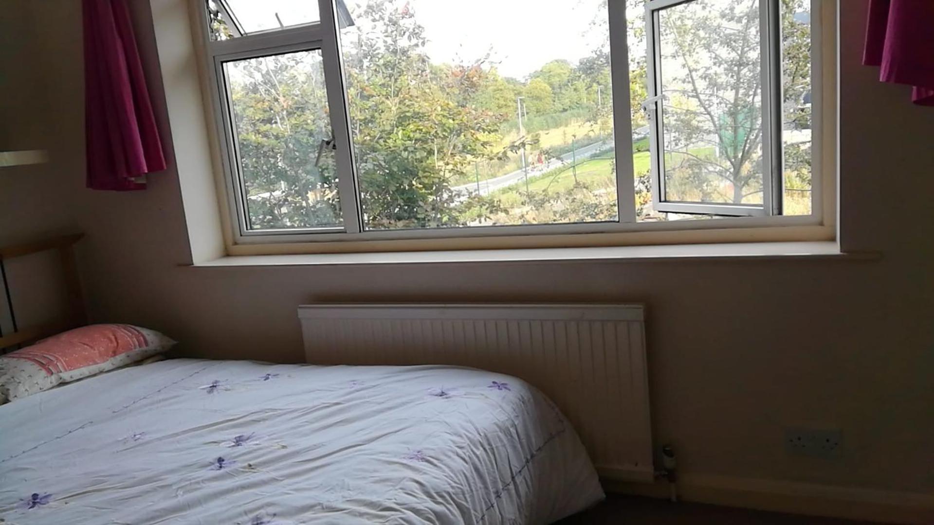 Many Worlds Meet - Eurostar, Wimbledon 30 Mins, Central London, Gatwick 15 Mins - Spacious, Sleeps Up To 16 Plus Cot - Free Wifi, Parking - Next To Lloyd Park, Great For Families, Walkers, Relocators - Ideal For Contractors Кройдон Экстерьер фото