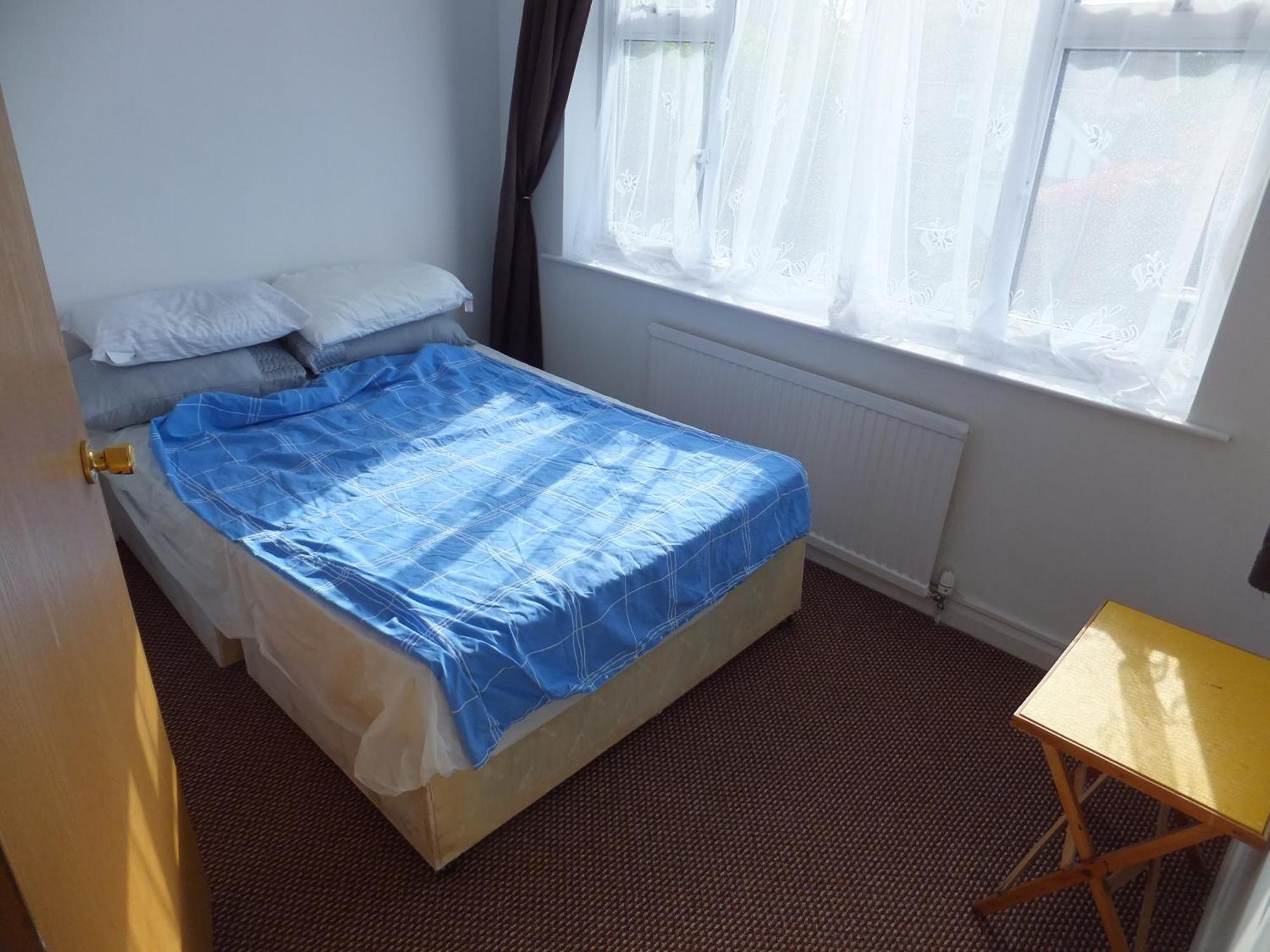 Many Worlds Meet - Eurostar, Wimbledon 30 Mins, Central London, Gatwick 15 Mins - Spacious, Sleeps Up To 16 Plus Cot - Free Wifi, Parking - Next To Lloyd Park, Great For Families, Walkers, Relocators - Ideal For Contractors Кройдон Экстерьер фото