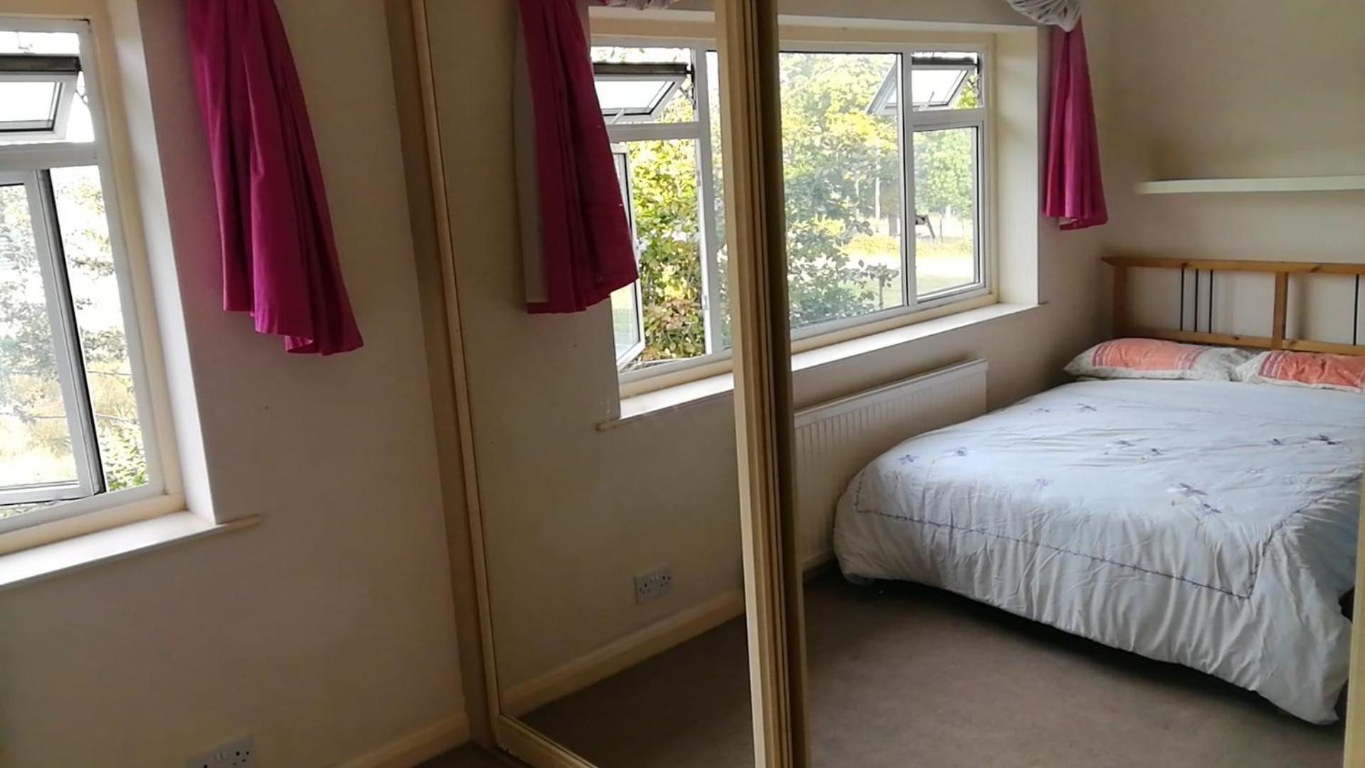 Many Worlds Meet - Eurostar, Wimbledon 30 Mins, Central London, Gatwick 15 Mins - Spacious, Sleeps Up To 16 Plus Cot - Free Wifi, Parking - Next To Lloyd Park, Great For Families, Walkers, Relocators - Ideal For Contractors Кройдон Номер фото